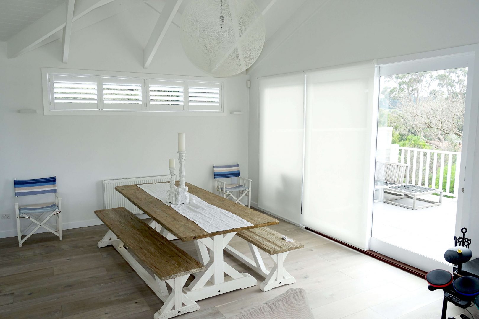 066 Roller Screen White