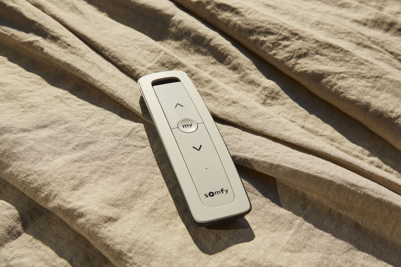 Hil Influencer Sally Cullen Awnings Verona Ardoise Anthracite Frame Al Fresco X28a5267