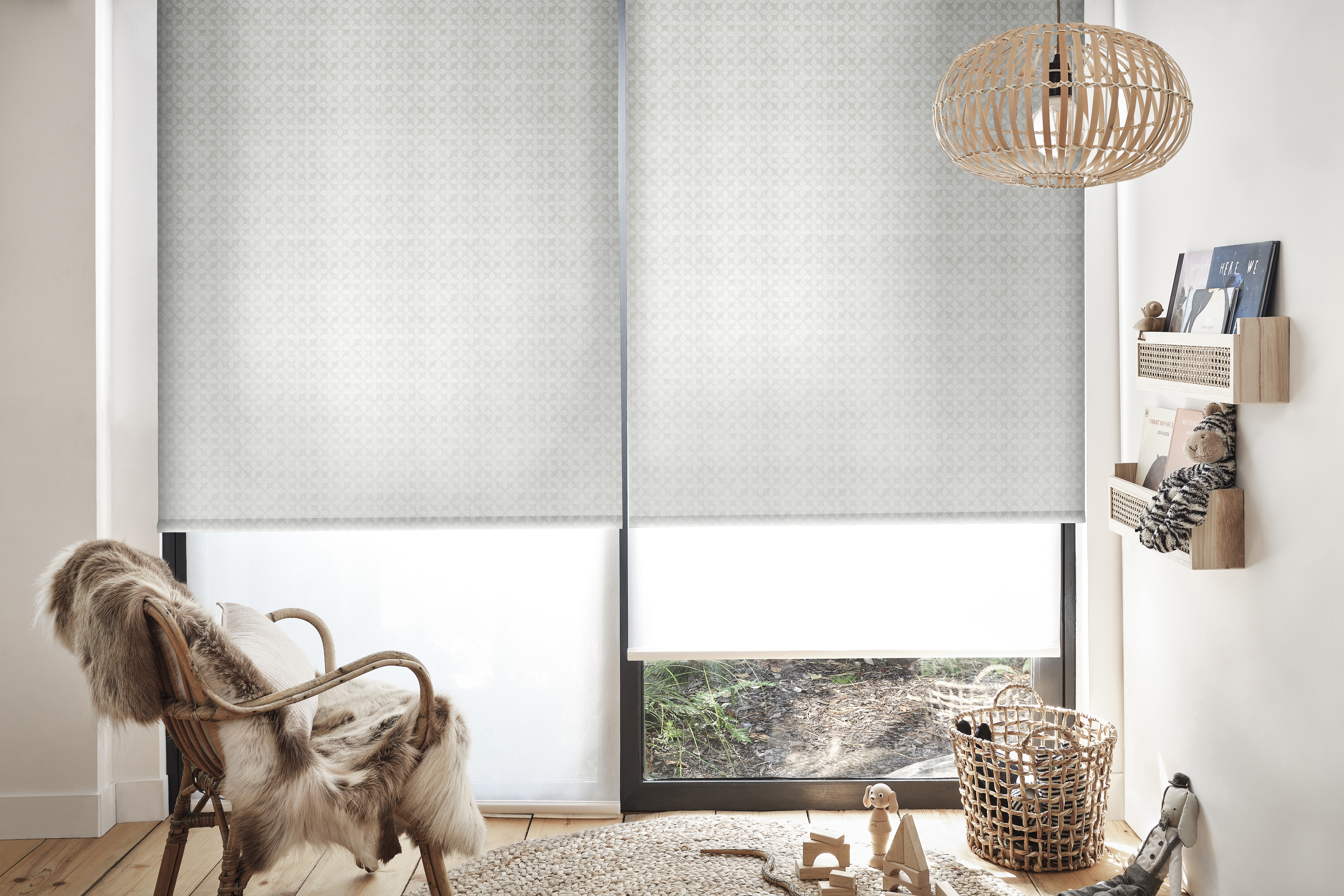 VB 23 ROLLER BLIND FAIRBANK EGGSHELL ESTELLA LIGHT FILTER LIVING ROOM 01